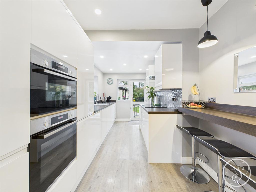 Property photo 3 of 35 Kitchen