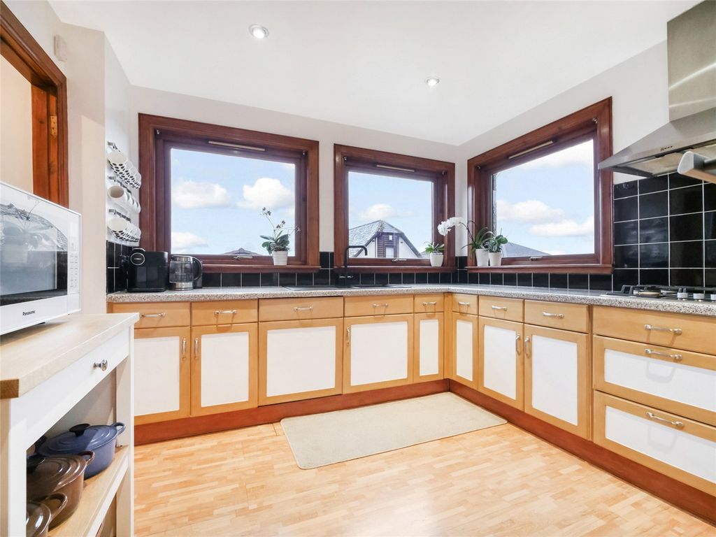 Property photo 3 of 35 Kitchen