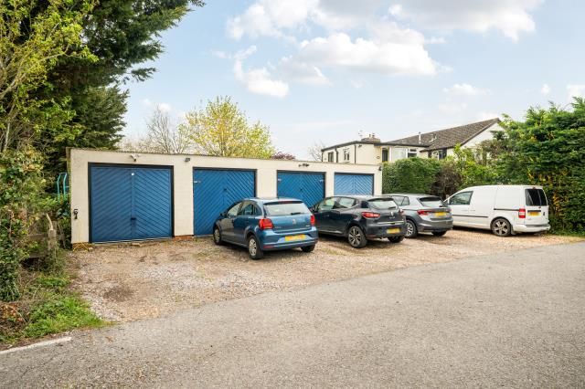 Property photo 2 of 18 Garage/Drive