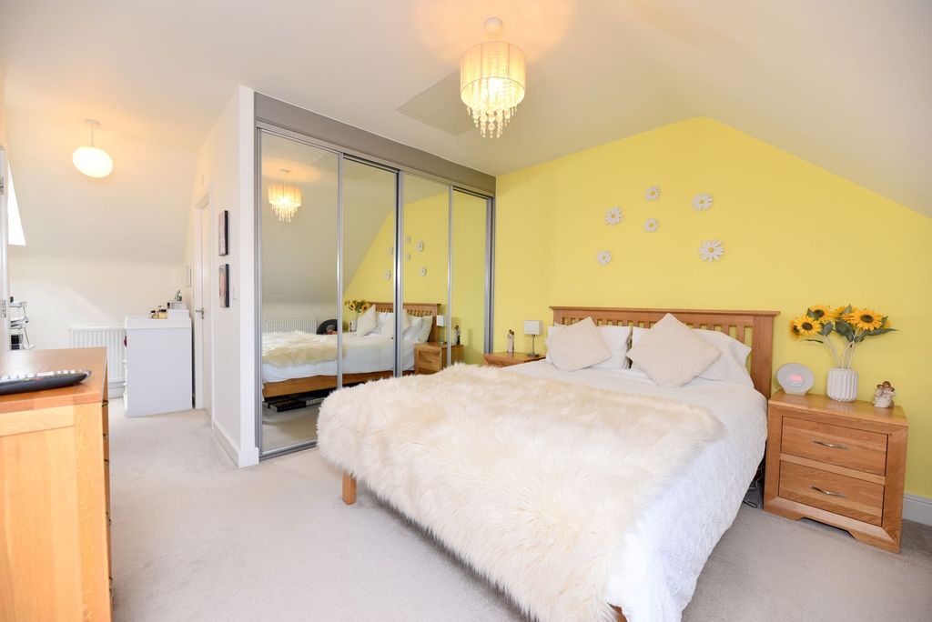 Additional image 12 of 3 bed semi-detached house for saleGale Drive, Biggleswade SG18