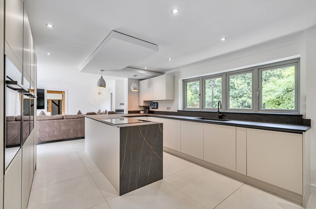 Property photo 3 of 21 1482874-15-6A4293...