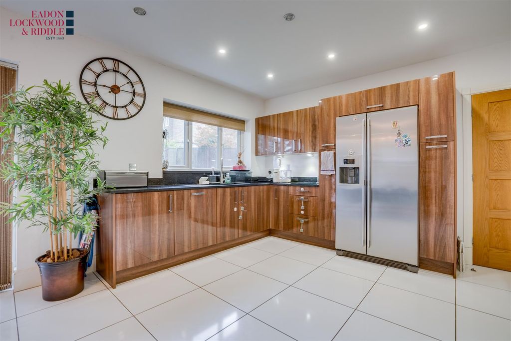 Property photo 2 of 30 Kitchen Diner