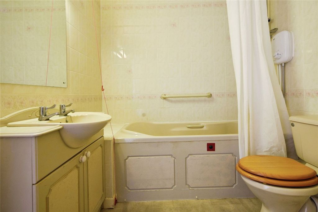 Property photo 3 of 12 Bathroom