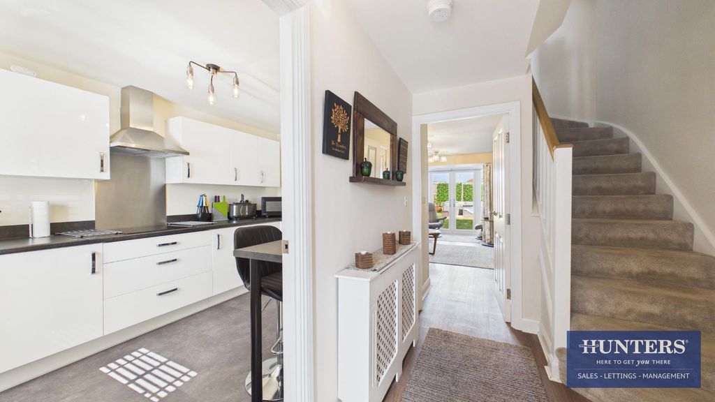 Property photo 2 of 22 Hallway