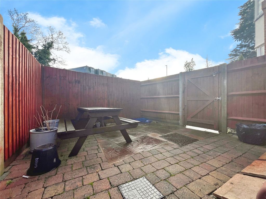 Property photo 2 of 8 Front Garden