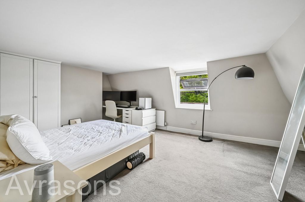 Property photo 1 of 10 Bedroom