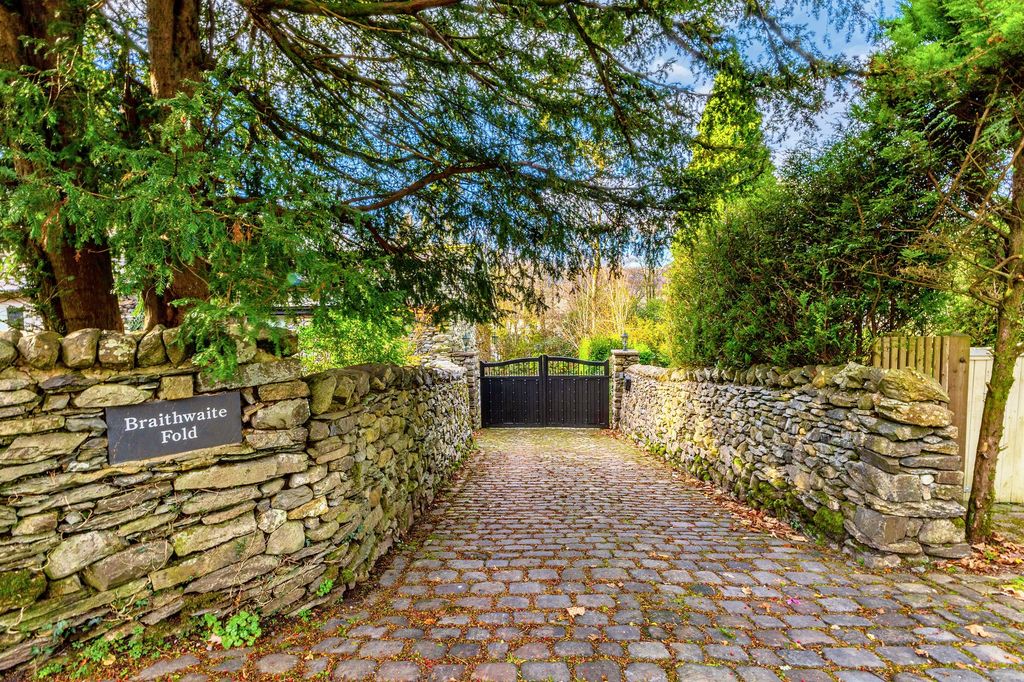 Property photo 2 of 43