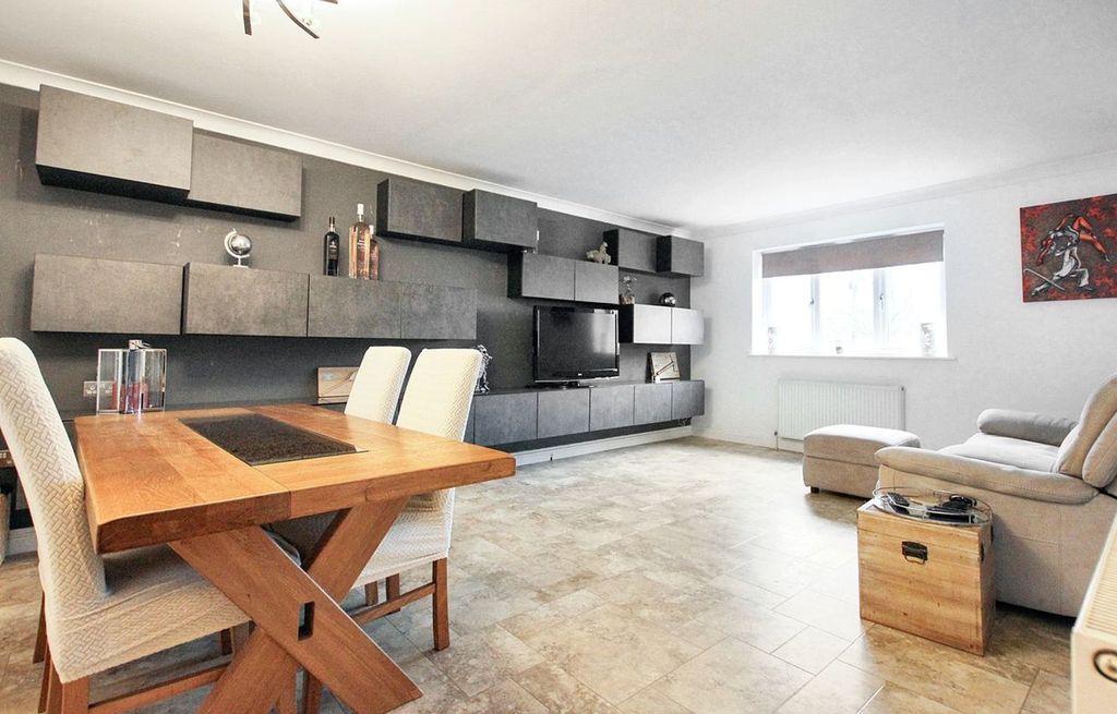 Property photo 2 of 21