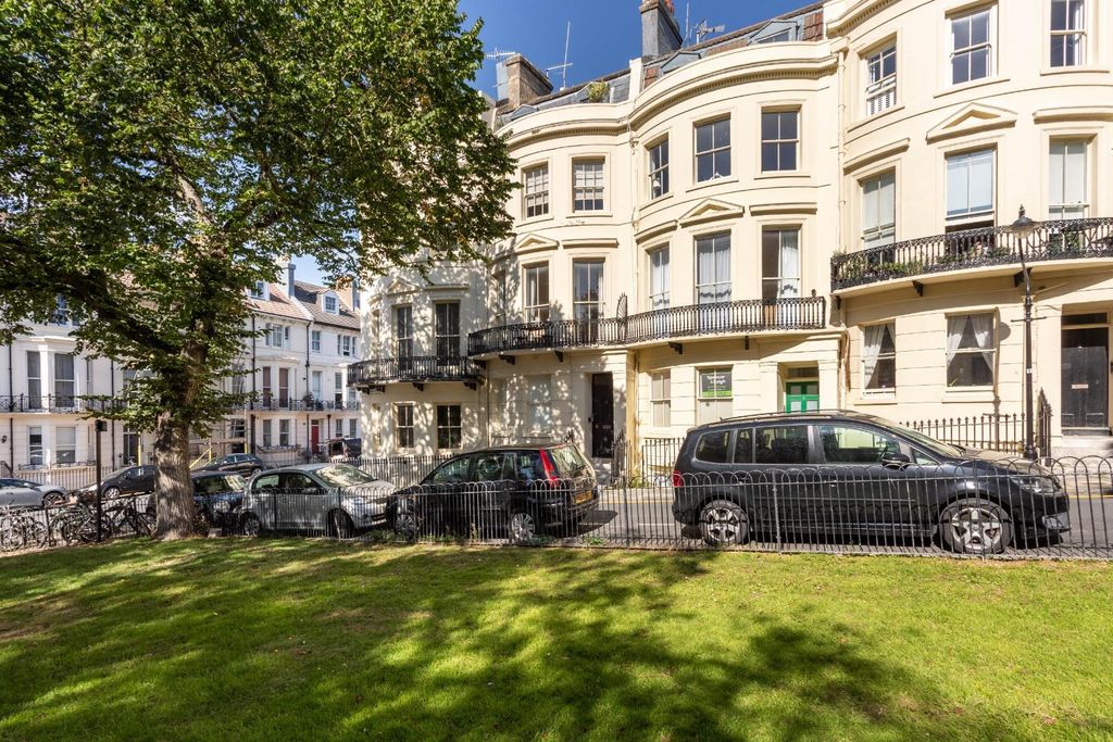 Property photo 1 of 11 F5 2 Powis Square-11.Jpg