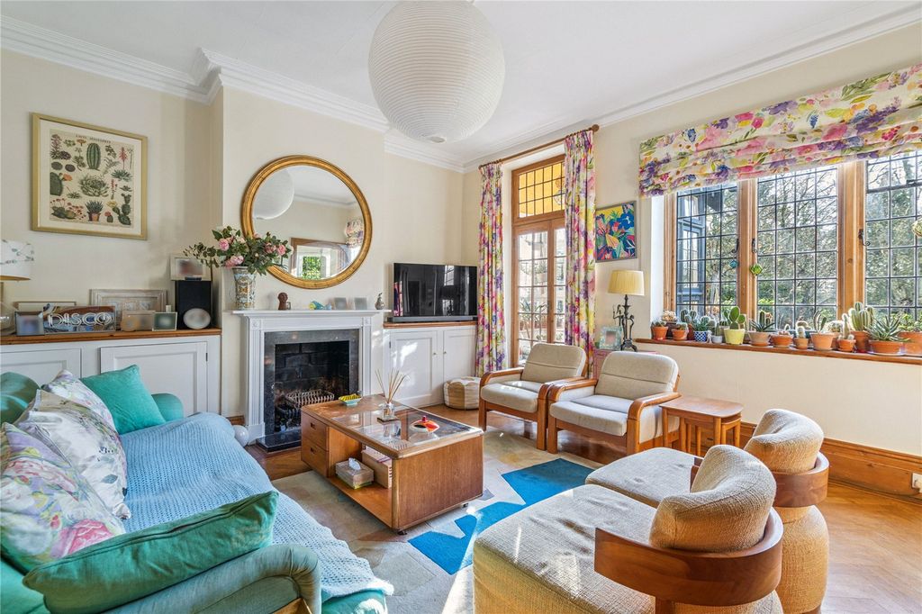 Property photo 2 of 31 Sitting Room