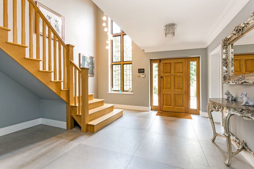 Property photo 2 of 30 16 Woodhill Avenu...