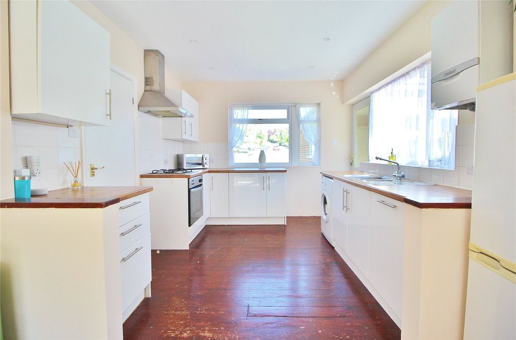 Property photo 2 of 15 Picture No. 32