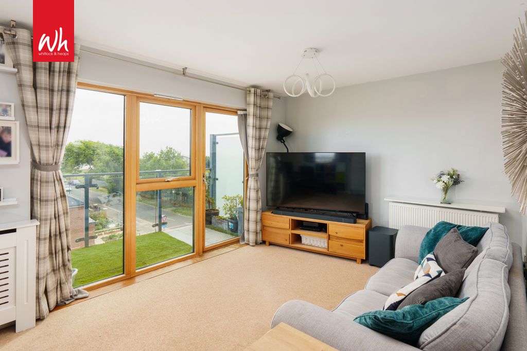 Property photo 3 of 15 liv 2