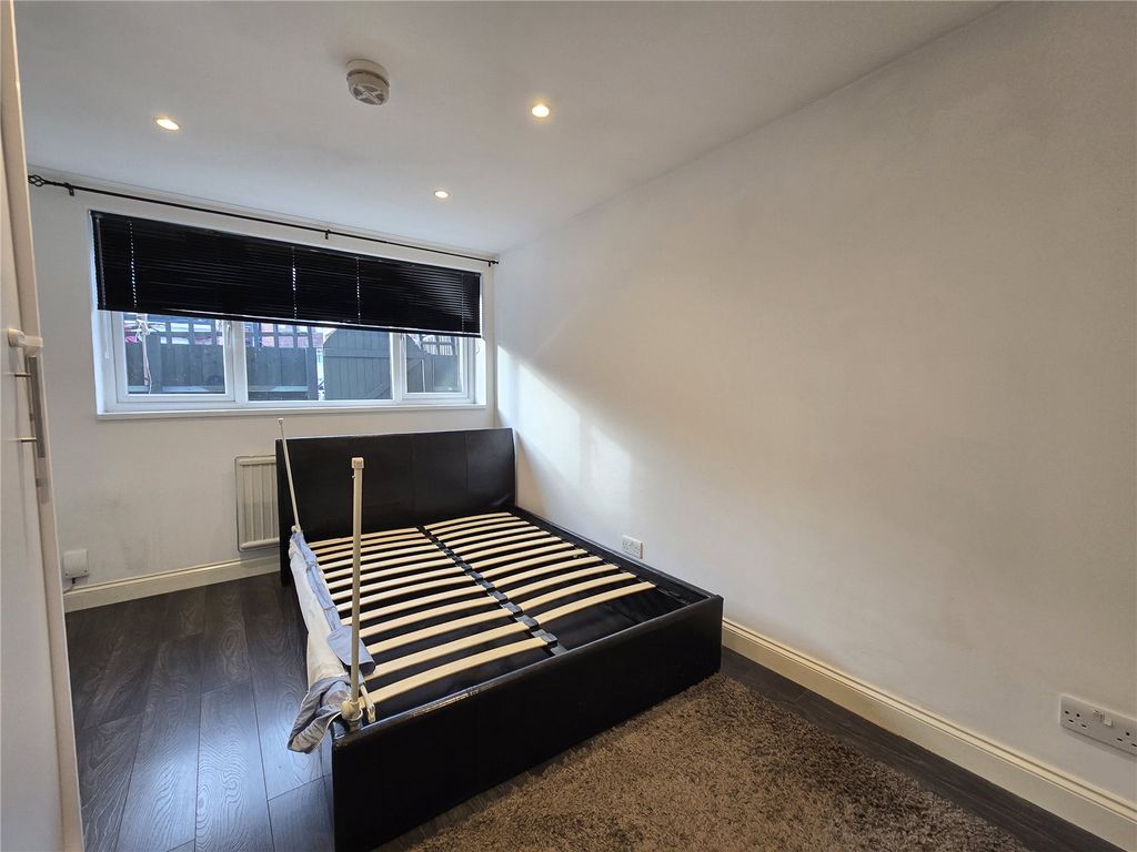 Property photo 3 of 8 Picture No. 21