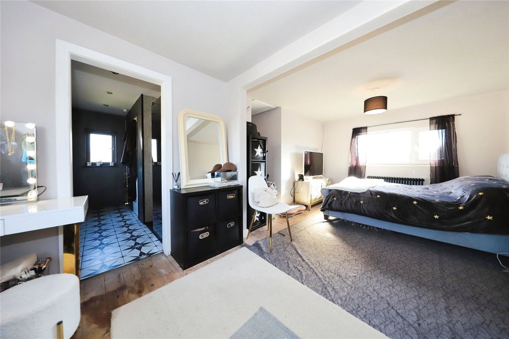 Property photo 2 of 17 Photography