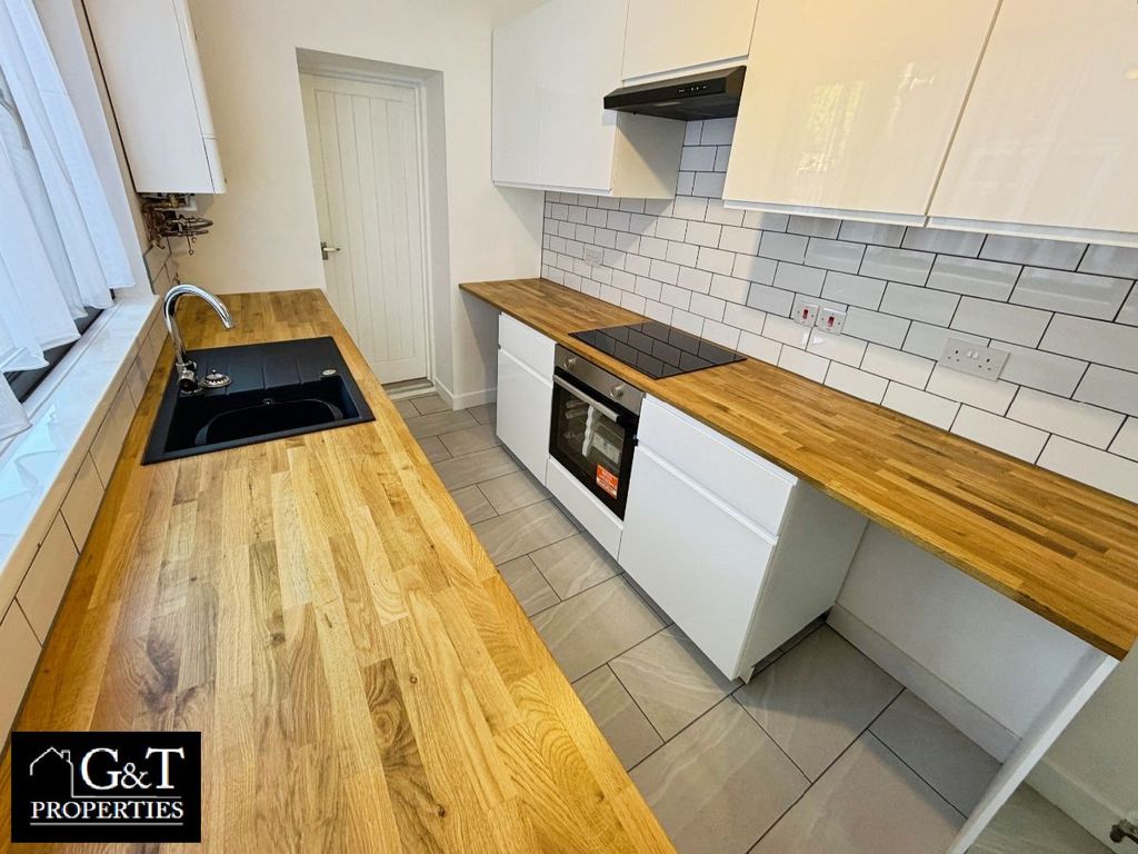 Property photo 1 of 19 Kitchen