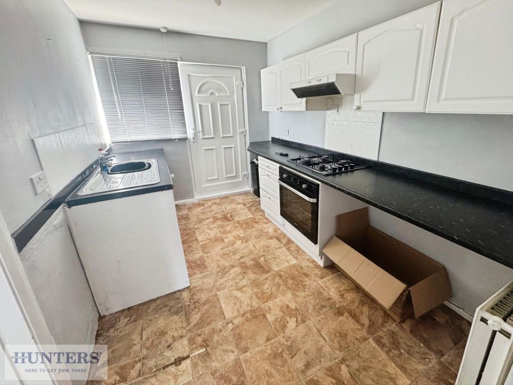 Property photo 3 of 7 Kitchen