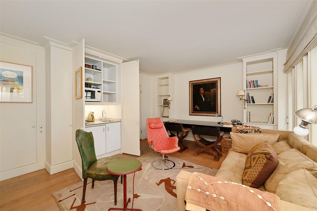 Property photo 2 of 8 6-39-Cheyne-Walk (5).Jpg