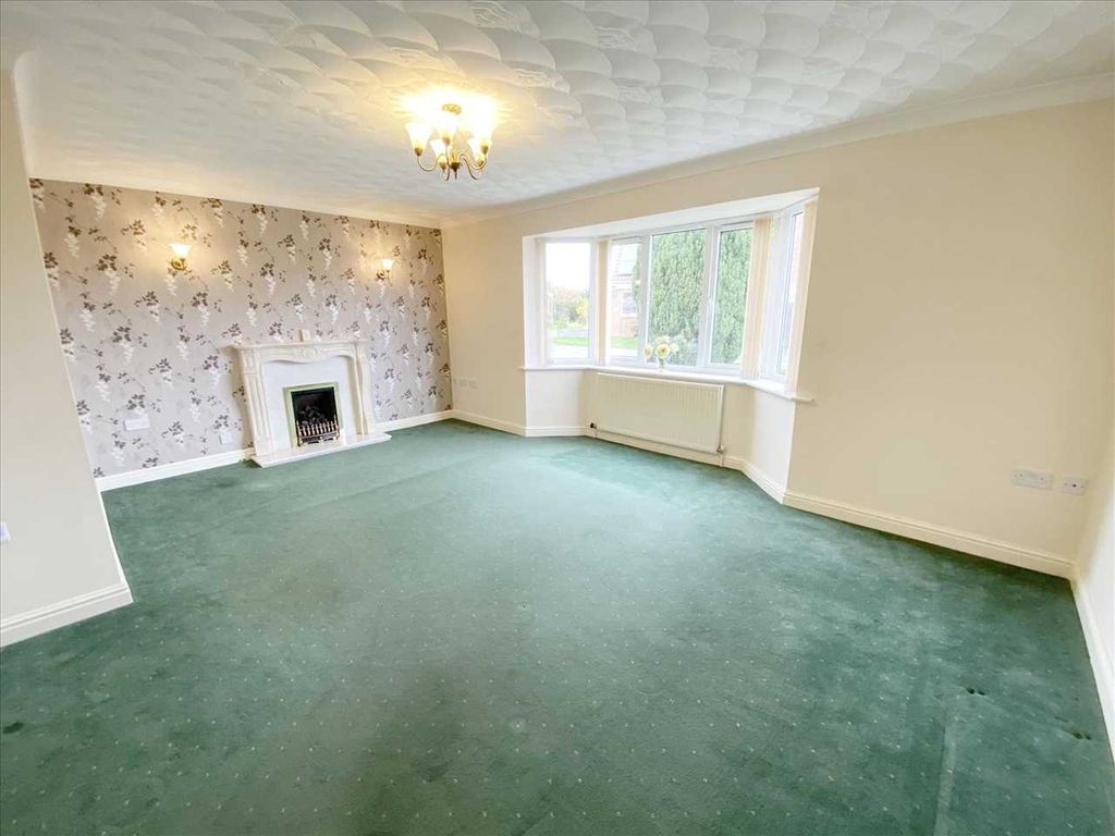 Property photo 2 of 17 Lounge: