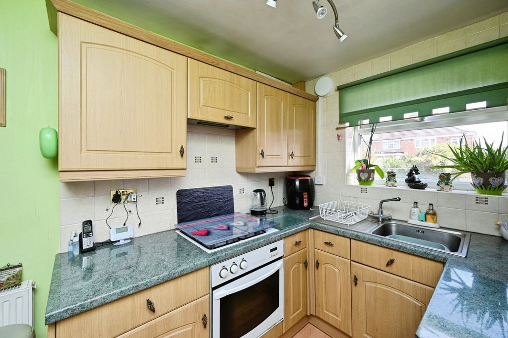 Property photo 3 of 17 Kitchen