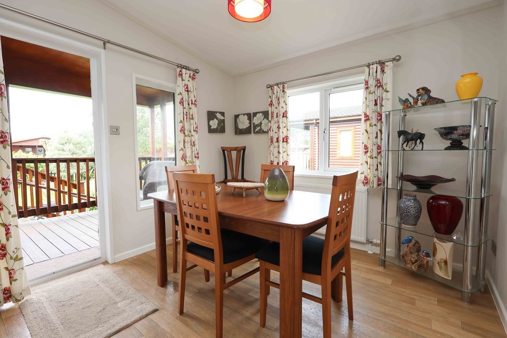Property photo 3 of 16 Dining Area
