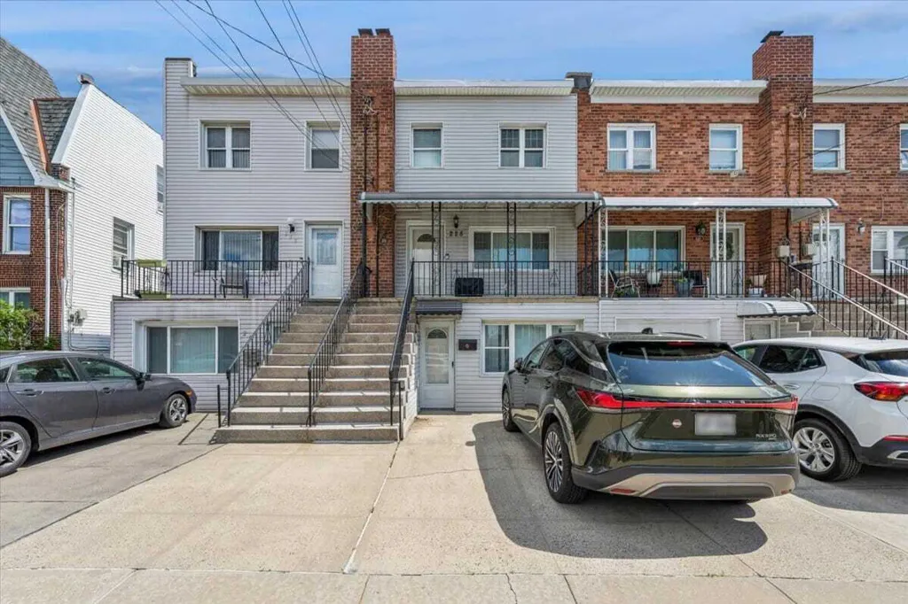 Property photo 1 of 31
