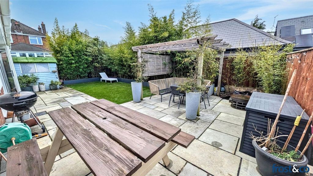 Property photo 2 of 15 Garden