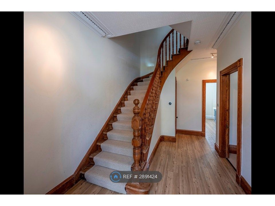 Property photo 2 of 17 Hallway