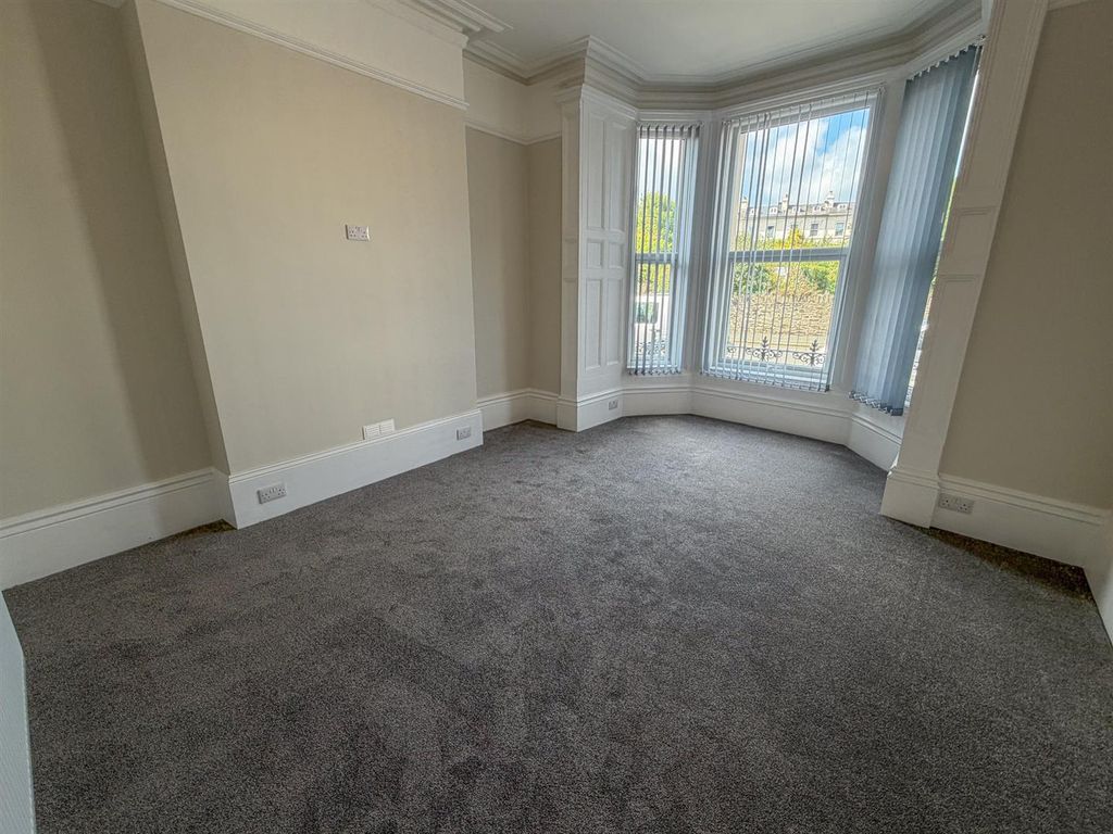 Property photo 2 of 21 5 Brighton Terrace-08.Jpg