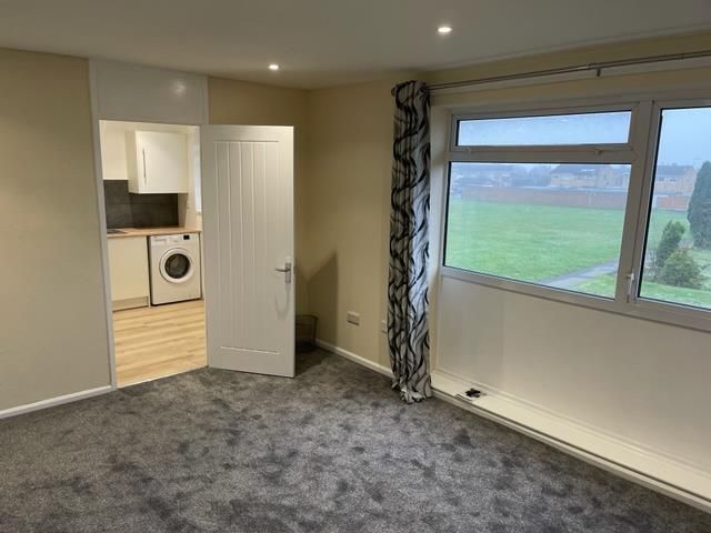 Property photo 3 of 7 Living Room