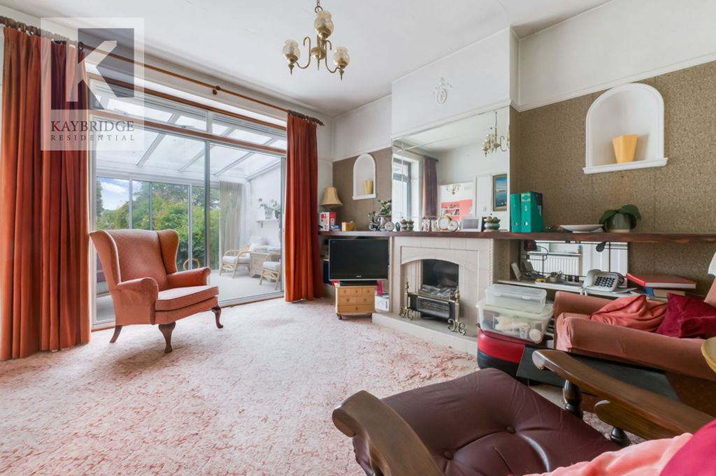 Property photo 2 of 8 St. Clair Drive, Worcester Park - Kt4 8Ue