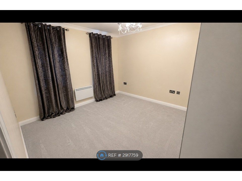 Property photo 3 of 8 Master Bedroom