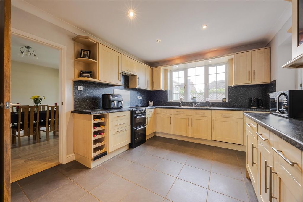 Property photo 2 of 21 Kitchen