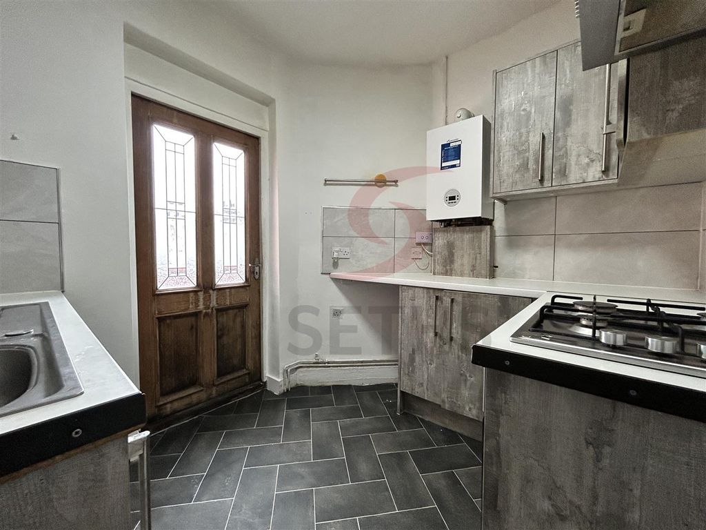 Property photo 3 of 16 Kitchen