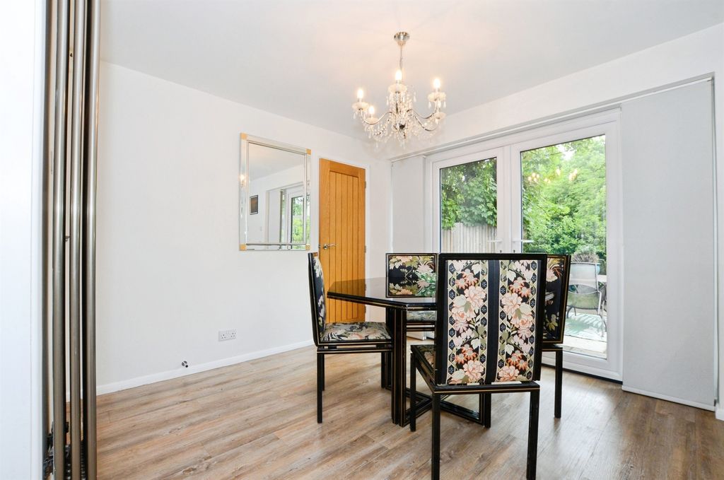 Property photo 3 of 25
