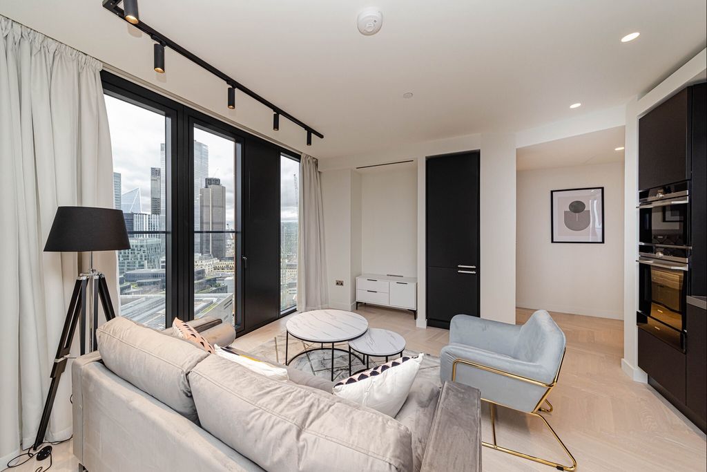 Property photo 3 of 18 Photo 3