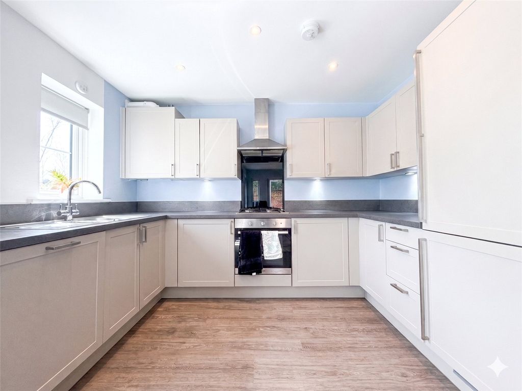 Property photo 2 of 18 Picture No. 27