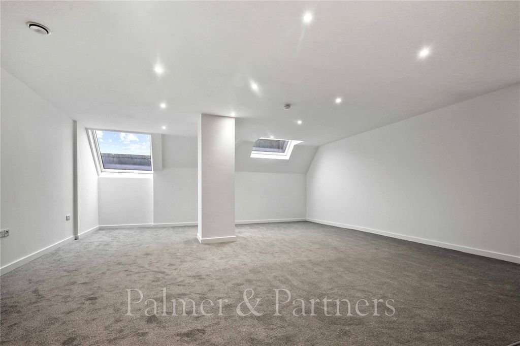 Property photo 3 of 7 Picture No. 13