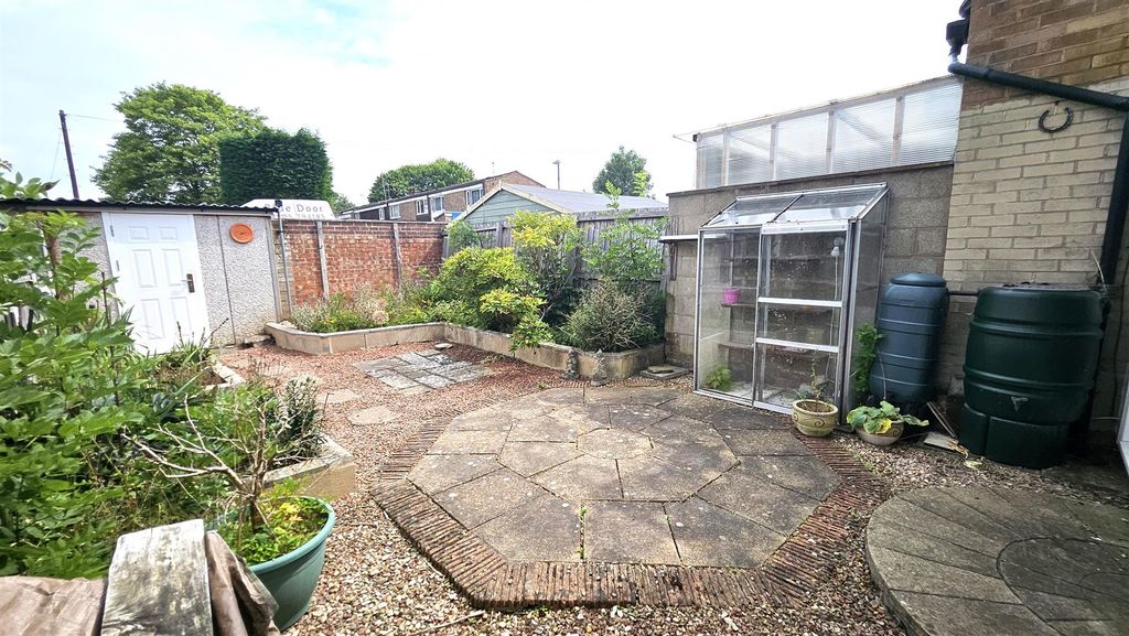 Property photo 3 of 21 Garden.Jpg