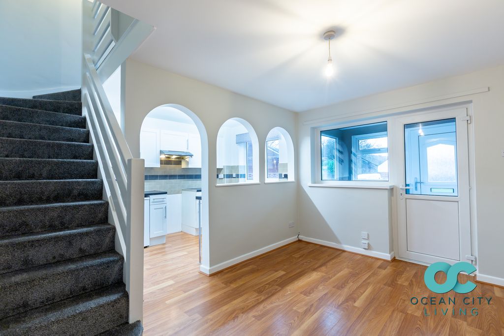 Property photo 3 of 10 Living Room