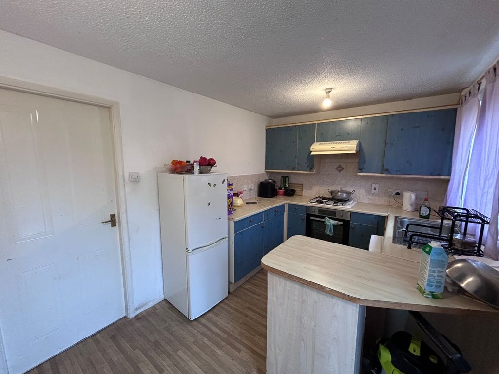 Property photo 3 of 12 Kitchen