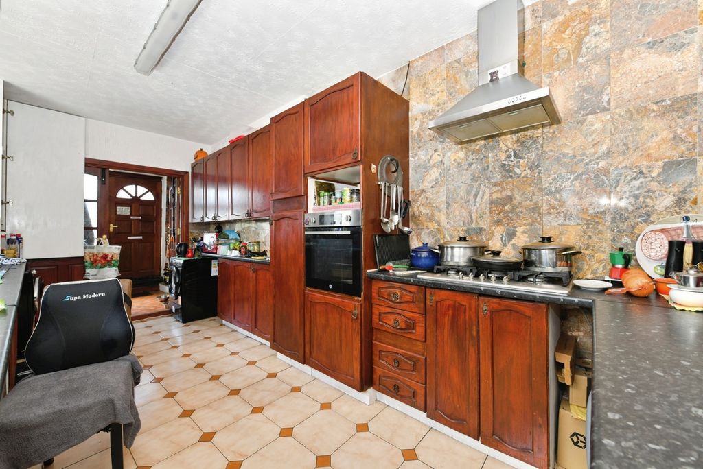 Property photo 2 of 20 Pbox-Img.Jpg