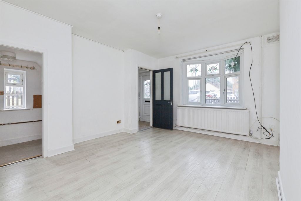 Property photo 2 of 20