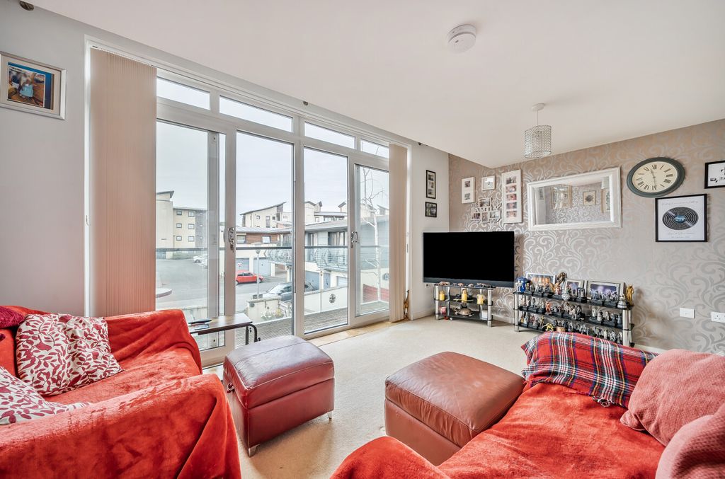 Property photo 2 of 25 1334303-13-6894d4...