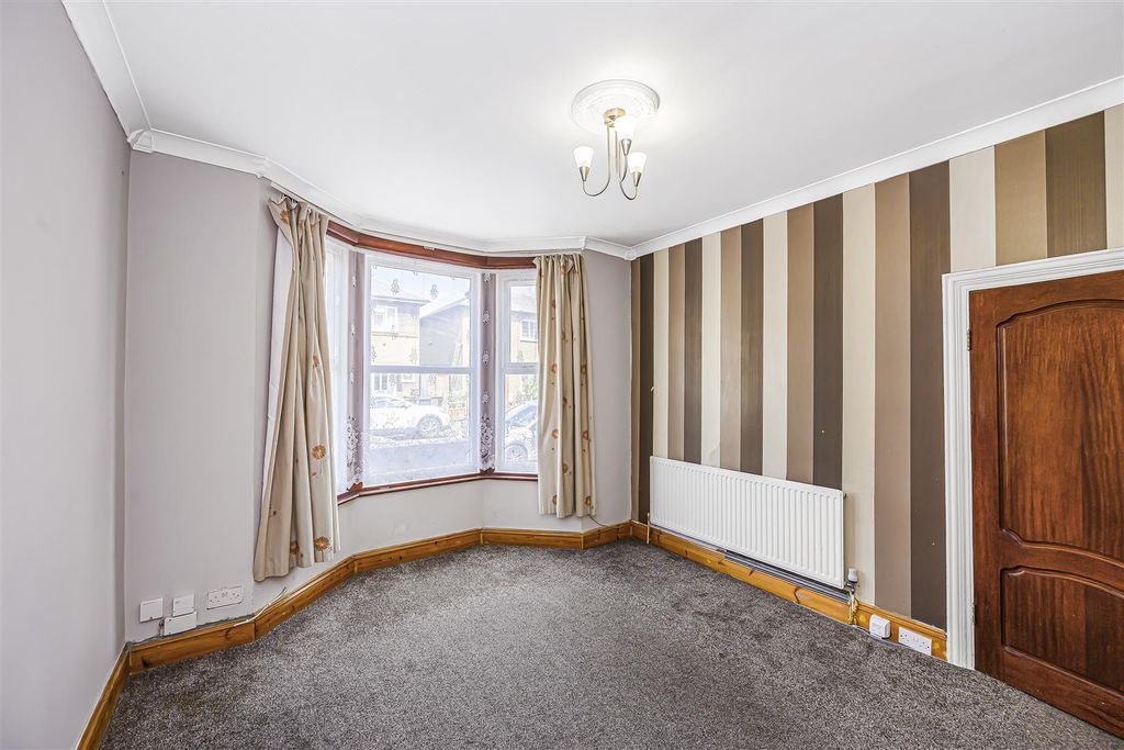 Property photo 2 of 24 26 Chesterfield Road-10.Jpg