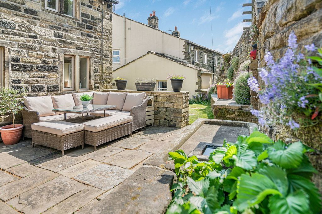 Property photo 3 of 40