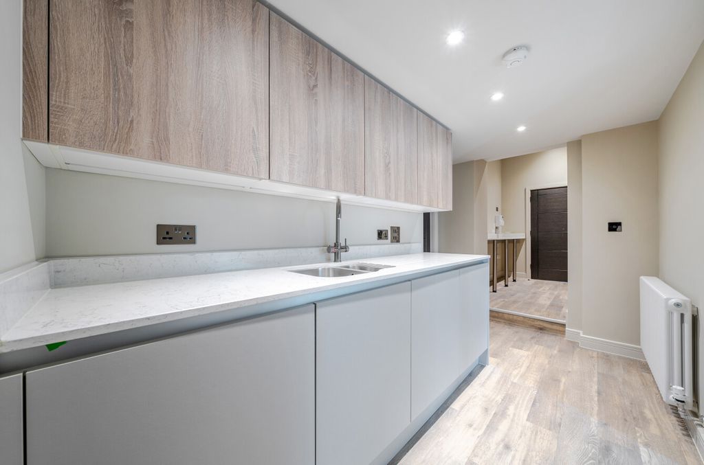 Property photo 3 of 10 1522826-19-6Aabc9...