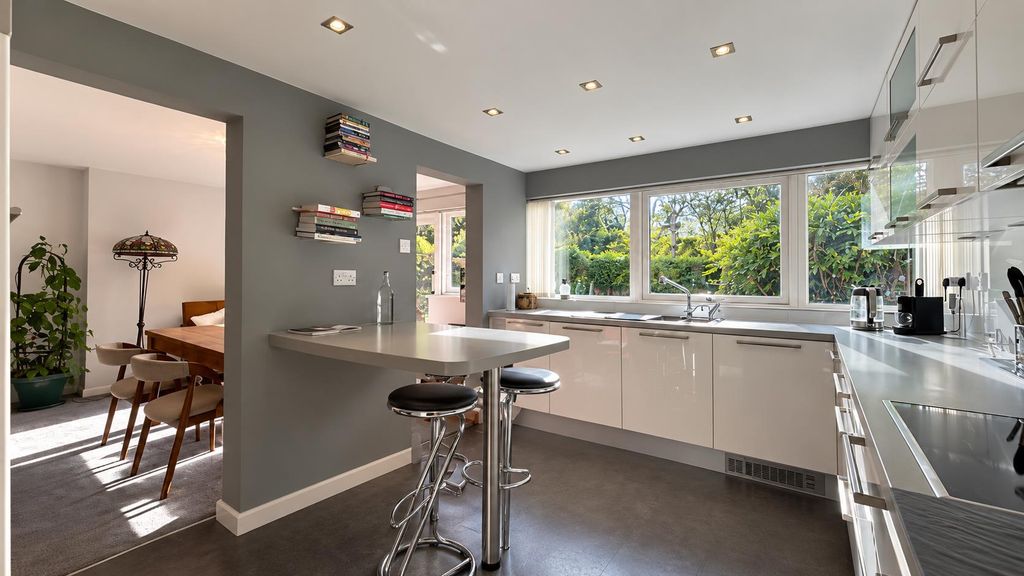Property photo 3 of 33 2F0693Bb-BA4A-4C4D-A086-Ddd76F567Cb4.Png