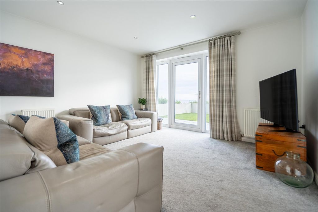 Property photo 2 of 17 Living Room