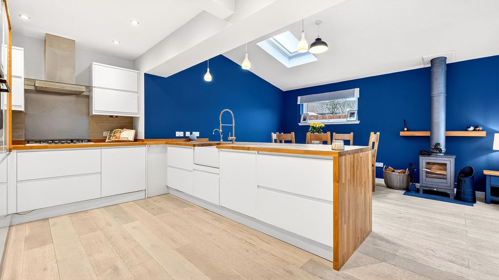 Property photo 2 of 19 Kitchen